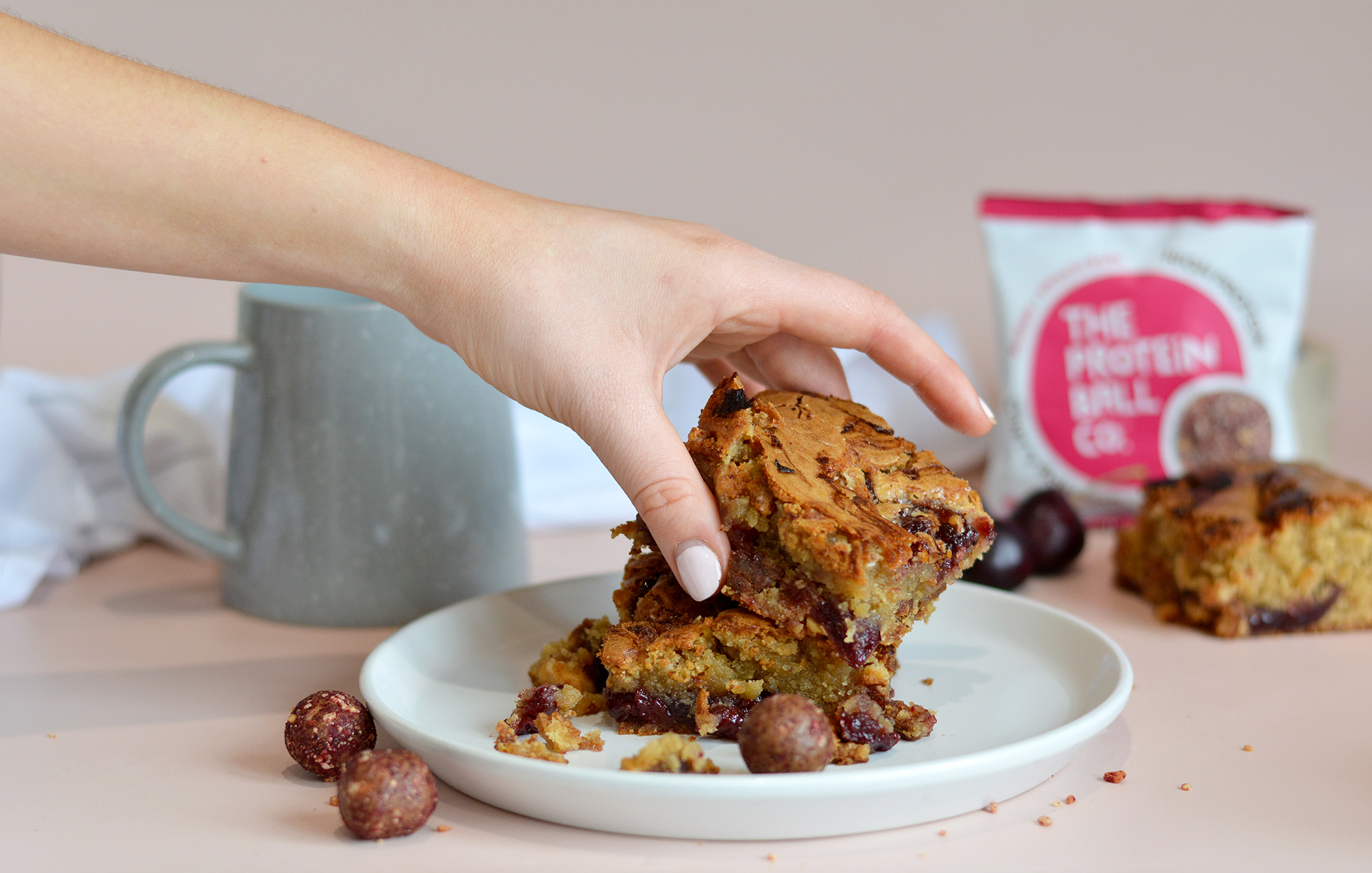 Cherry Bakewell Blondies – The Protein Ball Co